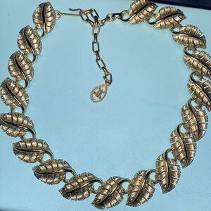 Vintage Coro Leaf Chevron Pattern Necklace